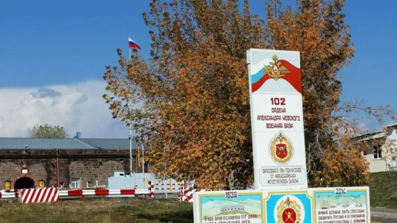 Ռուսական 102-րդ ռազմաբազայում զինծառայողին կրակել է ծառայակիցը. ինչ է կատարվել զենքի ընդունման պահին. Armlur