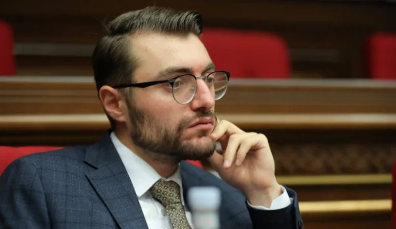 ՔՊ պատգամավորը՝ հարցին, թե ինչու է Թամազյանի վրա գոռացել՝ «դուրս արի այստեղից, ա՛յ տղա, ա՛յ չմո»