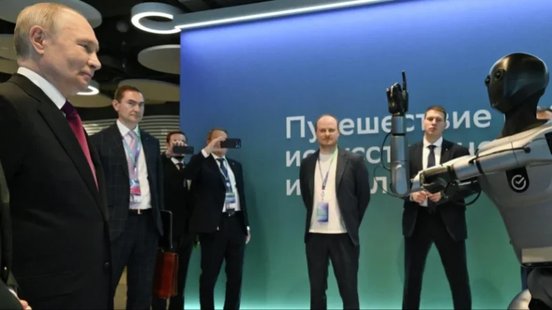 ԱԲ ռոբոտը պարել է Պուտինի համար