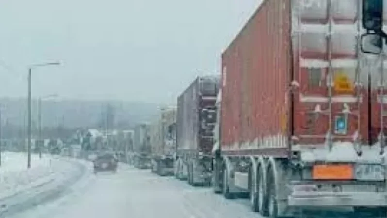 Լարսի ճանապարհը փակ է բեռնատարների համար