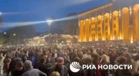 ՏԵՍԱՆՅՈՒԹ. Թբիլիսիում հատուկ ջոկատայինները հայտնվել են խորհրդարանի մուտքի մոտ