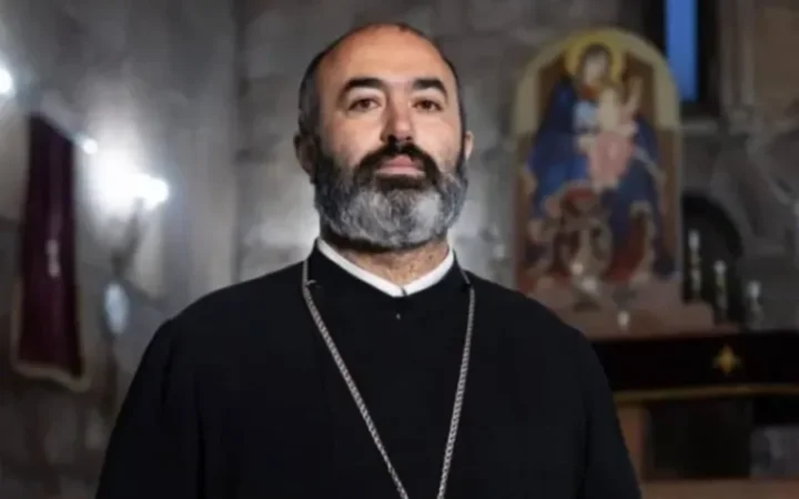 Տեր Վրթանեսին կրկին վիրահատել են. սրտի ևս երեք ստենտ են տեղադրել