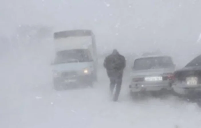 Սաստիկ բքի պատճառով Թթուջուր-Նավուր ավտոճանապարհը փակ է բոլոր տեսակի տրանսպորտային միջոցների համար