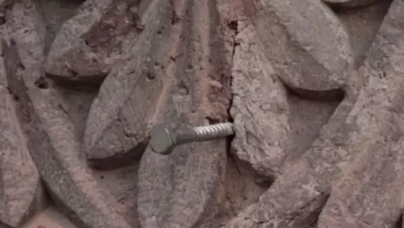 Երևանի քաղաքապետարանը՝ Կառավարության շենքի զարդաքանդակների վնասման մասին