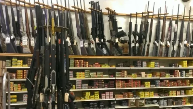 Ցուցարարները գրոհում են Ալմաթիի զենքի խանութներ