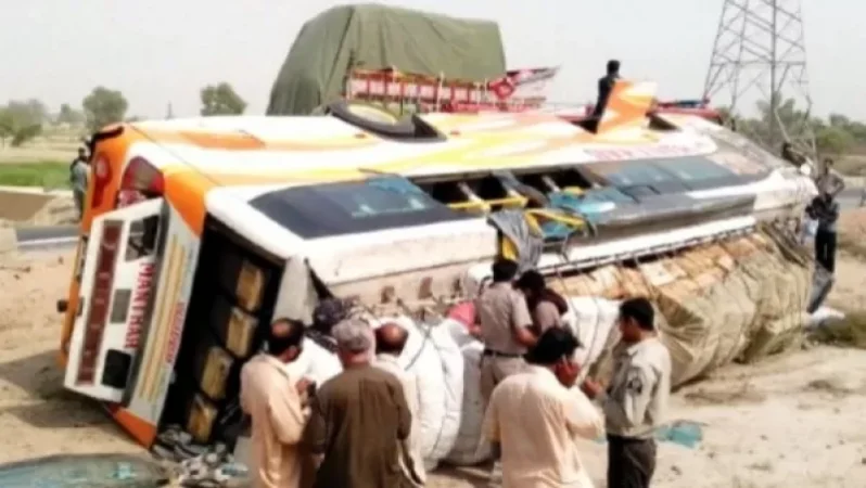 Պակիստանում ուղևորատար ավտոբուս է վթարի ենթարկվել․ կա առնվազն 27 զոհ