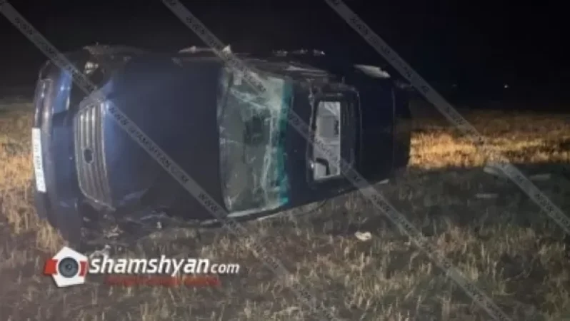 Արագածոտնում  Lexus-ը բախվել է հողաթմբին և հայտնվել դաշտում. կա 2 վիրավոր