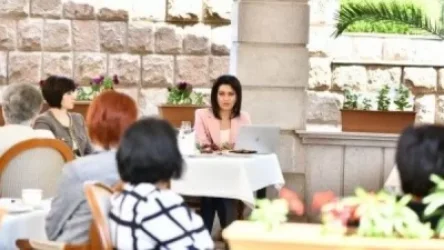 Ես և բազմաթիվ կանայք, պատրաստ են զենք վերցնել հայրենիքը եւ երեխաներին պաշտպանելու. Աննա Հակոբյանը՝ Արցախում