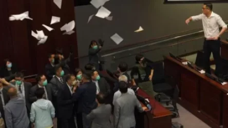 ՏԵՍԱՆՅՈՒԹ. Լարված իրավիճակ համաչինական ժողովի նիստում. Պեկինը ցանկանում է արգելել բողոքի ցույցերը Հոնկոնգում