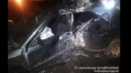 Գյումրիում մեքենան բախվել է էլեկտրասյանը․ տուժածների վիճակը ծանր է