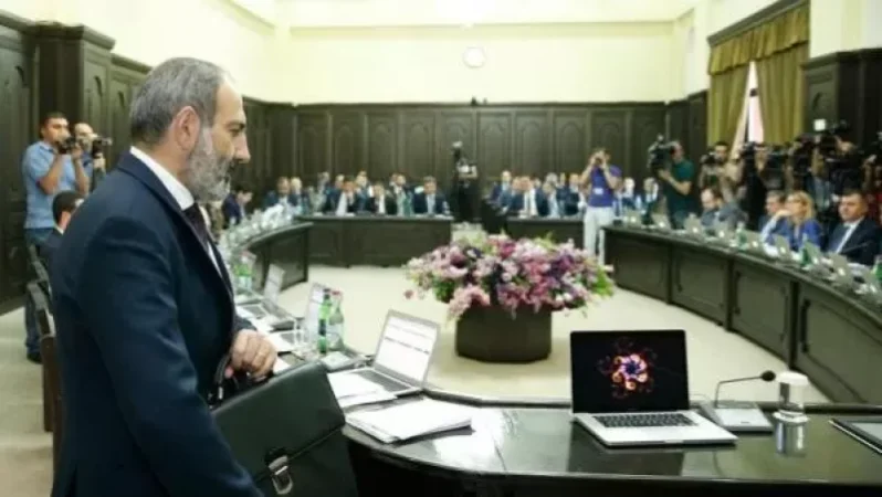 Մինչ ամառվա վերջ մեկ ամիս է մնացել. արդյո՞ք բարձրաստիճան պաշտոնյաները հանգստանալու են. Sputnik Արմենիա