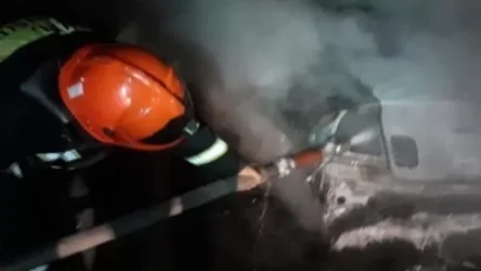 Աբովյան քաղաքում այրվել է «BMW»-ի բեռնախցիկը, ինչպես նաև վնասվել են «Toyota Corolla» ավտոմեքենայի դետալներ