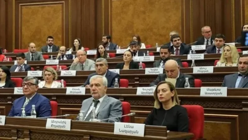 ԱԺ նիստից առաջ ՔՊ խմբակցությունը նիստ է արել․ «Հրապարակ»