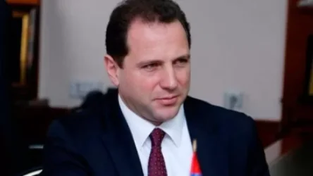 Արմեն Սարգսյանը Դավիթ Տոնոյանին ազատեց պաշտպանության նախարարի պաշտոնից