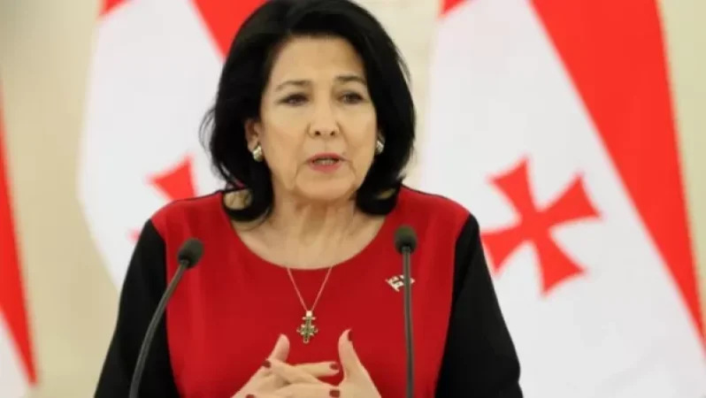 Վրաստանի նախագահը Ադրբեջանում է. նա  խոսել է նաև հայ-ադրբեջանական հարաբերությունների կարգավորման մասին