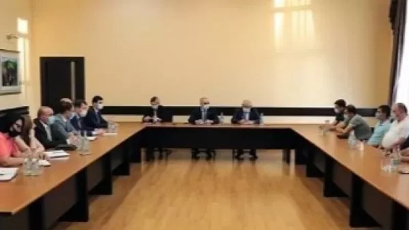 ՊԵԿ-ում հանդիպել են հագուստի բեռնափոխադրմամբ զբաղվող կազմակերպությունների ներկայացուցիչների հետ