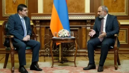 Առանց մեկնաբանության․ Արայիկ Հարությունյանը Երեւանում հանդիպել է Փաշինյանին