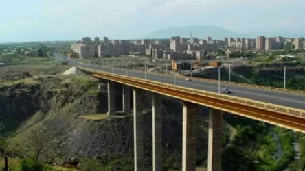 Թափվել են Դավթաշենի կամրջի պատնեշի բետոնե ծեփամածիկները. տարածքը սահմանազատվել է