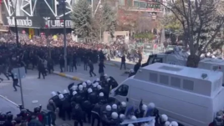 ՏԵՍԱՆՅՈՒԹ․ Նոր կարդրեր՝ Վանում զանգվածային ցույցերից