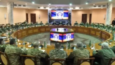 Նիկոլ Փաշինյանն այցելել է ՊՆ և Զինված ուժերի բարձրագույն սպայակազմին է ներկայացրել նորանշանակ նախարար Վ. Հարությունյանին