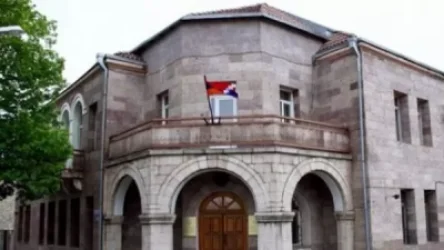 Սենատը կոչ է անում Ֆրանսիայի իշխանություններին ապահովել 1994թ հաստատված սահմանների վերականգնումը . Արցախի ԱԳՆ