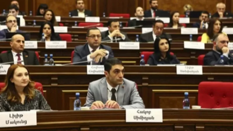 «Իմ քայլի» պատգամավորները հերթով դուրս են գալիս խմբակցությունից. «Ժողովուրդ»