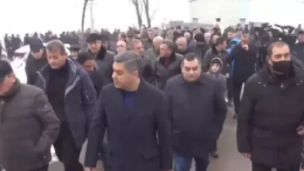 ԱԱԾ սպաները Արթուր Վանեցյանի հետ այցելում են Եռաբլուր