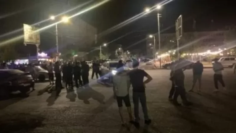 Ով է զինված անձը, ով ներխուժել է Մասիսի քաղաքապետրան և սպառնում է այն պայթեցնել