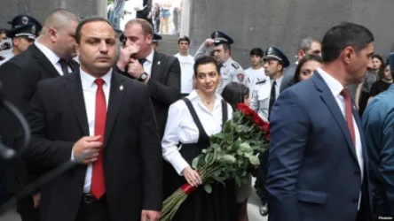 Մանրամասներ` Աննա Հակոբյանին Ծիծեռնակաբերդում «Նիկոլ դավաճան» խոսքերով դիմավորելու գործից