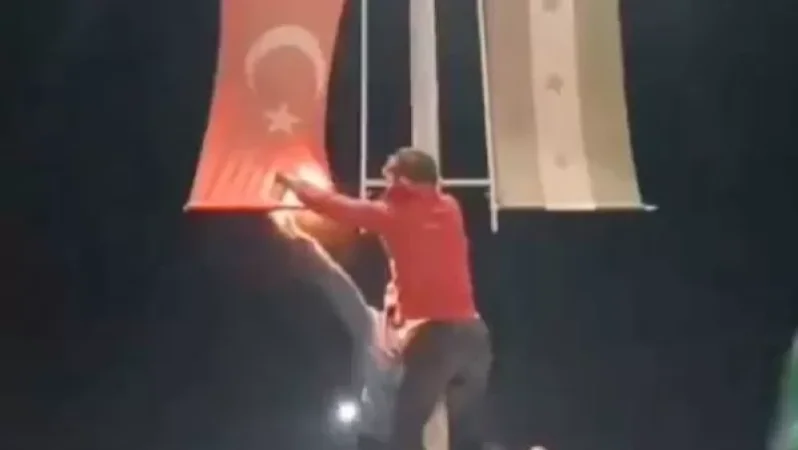 Սիրիայի ընդդիմադիր խմբերն այրել են Թուրքիայի դրոշները