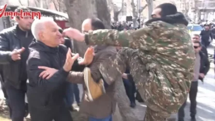 ՏԵՍԱՆՅՈՒԹ. Ծեծկռտուք Նիկոլ Փաշինյանի աջակիցների և ընդդիմադիրների միջև