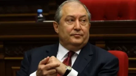 Երկու քարի արանքում. ինչպես Հայաստանի նախագահը կարող է փրկել երկիրը. Газета.ru-ի անդրադարձը