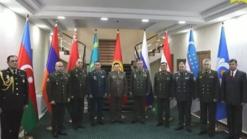 Ադրբեջանի ներկայացուցիչը նկատելի հեռու է կանգնել. վախեցել է, որ «կօկուպացնեն» իր անձնական տարածքը. օգտատերերը ծաղրում են