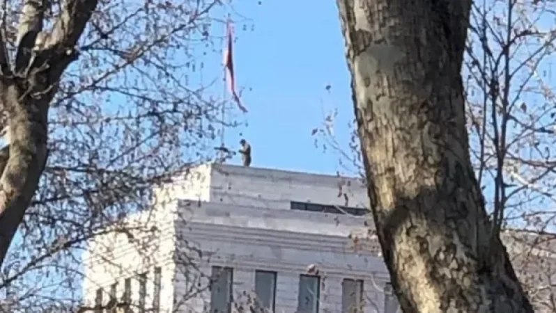 ԱԳՆ շենքի տանիքին դիպուկահարներ են կանգնած