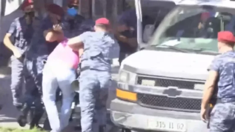 ԱԺ շենքի մոտից 4 քաղաքացի է բերման ենթարկվել. Զարզանդ Գաբրիելյան