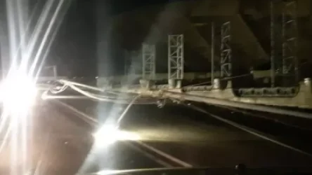 Աթենքի փողոցում 12 էլեկտրասյուն պոկվել ու տապալվել է գետնին