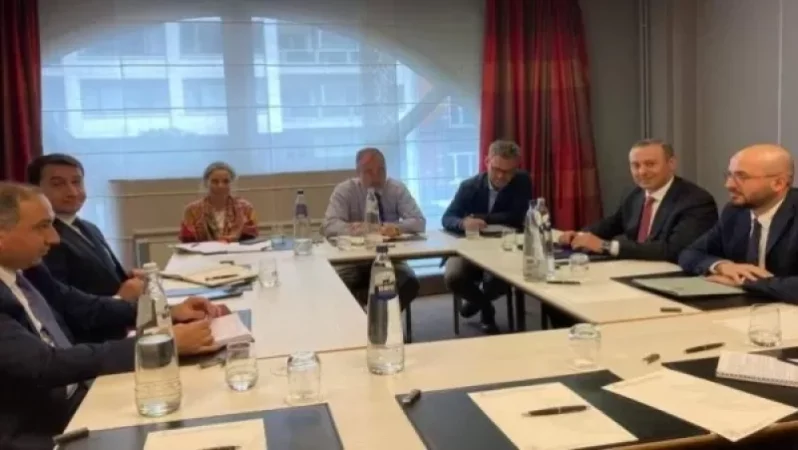 Արմեն Գրիգորյանը Բրյուսելում հանդիպել է Ադրբեջանի նախագահի օգնականի հետ