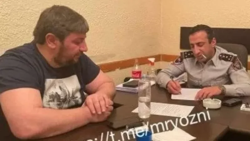 Ինչպես է ոստիկանը ցուցմունք վերցնում Իգոր Խաչատուրովից