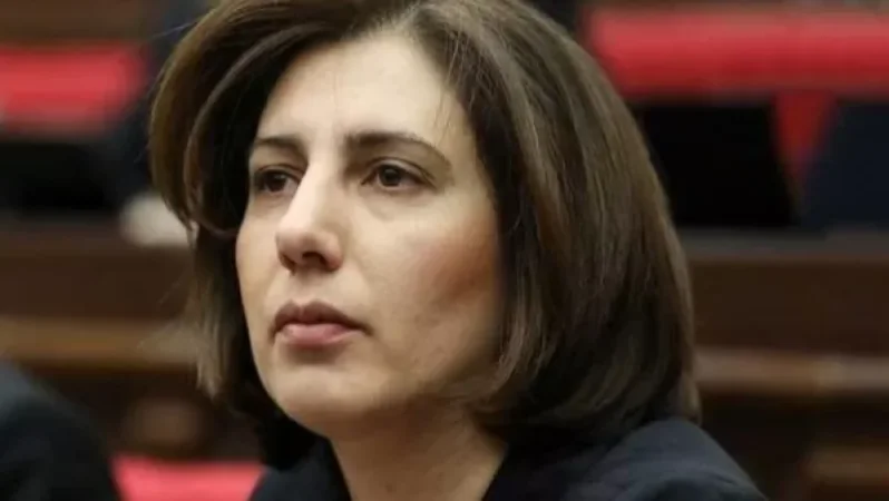 Տիկին նախարա՛ր, ստում ես, հարցը բազմիցս բարձրաձայնվել է, թե իմ, թե զինվորների ծնողների կողմից.  Սոֆյա Հովսեփյան