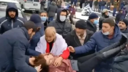 ՏԵՍԱՆՅՈՒԹ. Ոստիկանների և քաղաքացիների միջև բախման հետևանքով երիտասարդ աղջկա ինքնազգացողությունը վատացավ