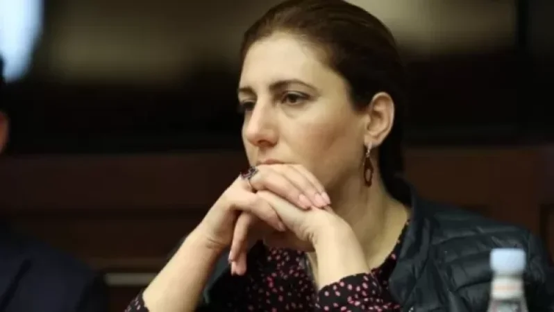 Գրեցի սա հուսալով, որ շատերդ կկարդաք ու կմտածեք թե ի՞նչ անել, ինչպե՞ս անել ... Սոֆյա Հովսեփյան