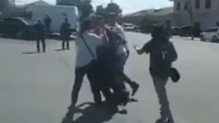 ՏԵՍԱՆՅՈՒԹ․ Արարատի մարզում քաղաքացիները փորձել են փակել Նիկոլ Փաշինյանի ճանապարհը