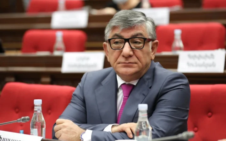 Ինչո՞ւ պետք է մեր մայթերը ասֆալտ լինեն, այլ ոչ թե բազալտ կամ այլ քարեր. Սուքիասյան