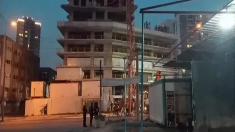 Իզմիրում շինարարական կռունկի ընկնելու հետևանքով զոհեր և վիրավորներ կան