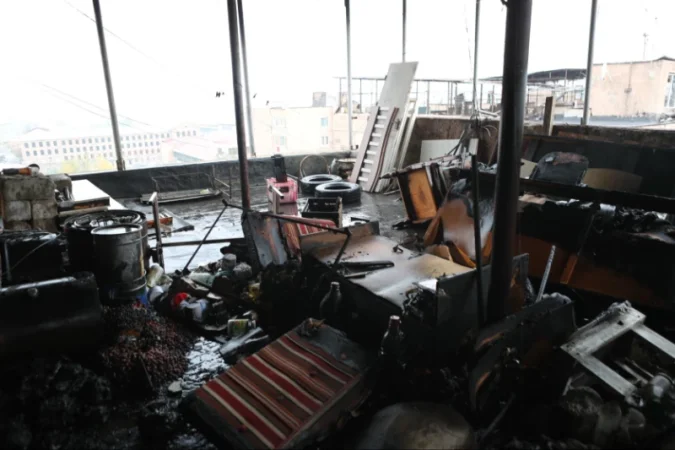 Հրդեհ` Երևանի շենքերից մեկի տանիքում. բնակիչները տարհանվել են