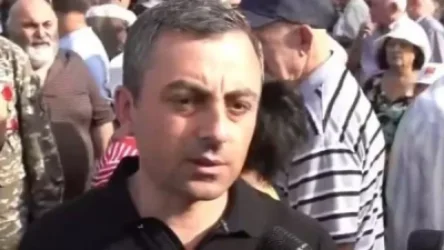 «Ինչ-որ մի բան էն չենք անում» . Սաղաթելյանը՝ վարչապետի հրաժարականի պահանջով հանրահավաքին