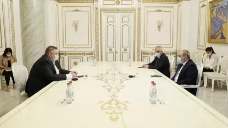 Հայաստանը շահագրգռված է կոմունիկացիաների բացմամբ. Նիկոլ Փաշինյանն ընդունել է ՌԴ փոխվարչապետին