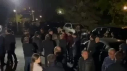 ՏԵՍԱՆՅՈՒԹ. Եռաբլուրում հավաքվում են զոհված զինծառայողների հարազատների կոչին արձագանքողները