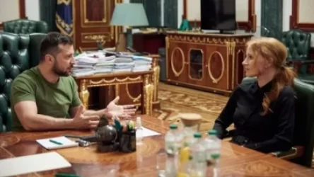 Լուսանկարներ․ Հոլիվուդյան կինոաստղը Ուկրաինայում է․ հանդիպել է նաև Զելենսկու հետ