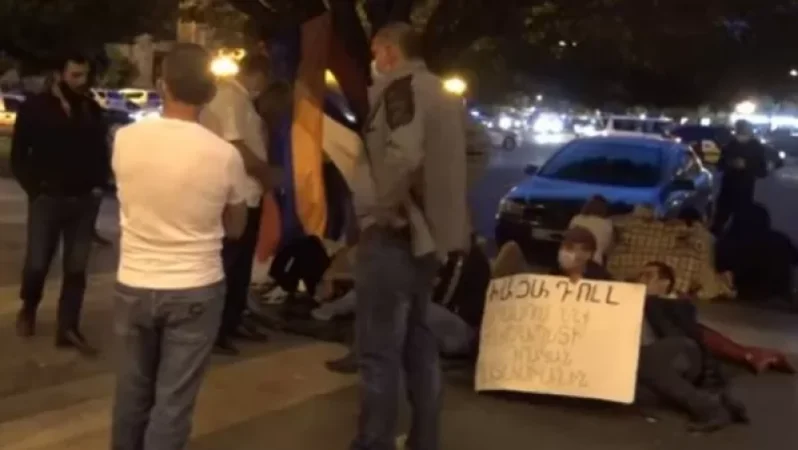 ՌԴ մեկնել ցանկացող քաղաքացիները հացադուլ են անում Կառավարության դիմաց